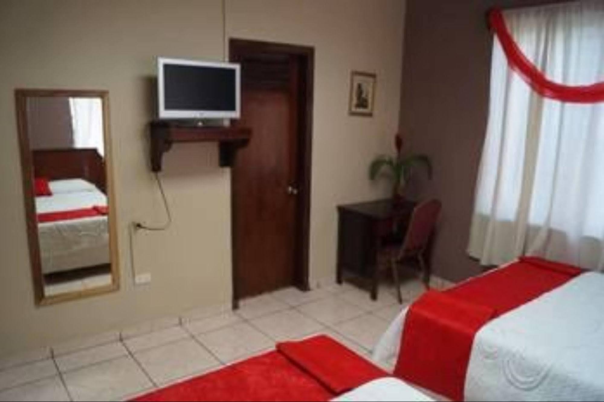 سان بيدرو سولا Micro Hotel Rio De Piedras المظهر الخارجي الصورة